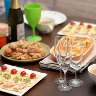 旦那さんの誕生日に喜ばれる手料理のポイントは?盛り付けのコツも解説