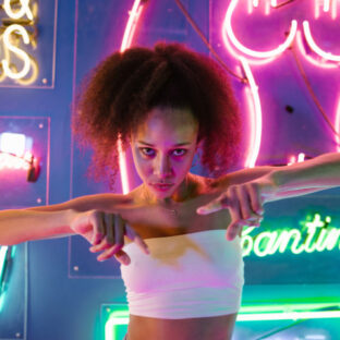 秋服コーデにぴったりなチューブトップ