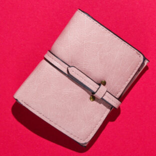 お買い物に最適な三つ折財布の特長