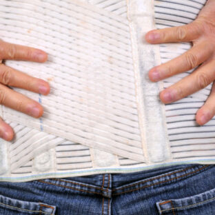 動きやすい腰痛ベルトの効果と選び方