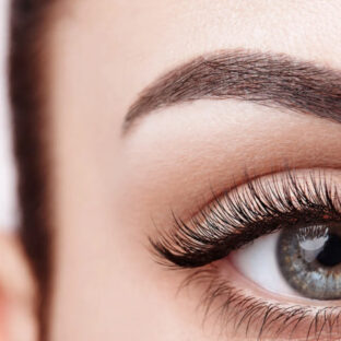 下まつ毛シールで目元を華やかに