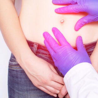 鼠径ヘルニアとは?症状と原因を解説