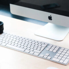 エルゴノミクスデザインのワイヤレスキーボードで手首の負担軽減