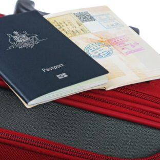 パスポートケースのメリットとは？旅行を快適にする理由