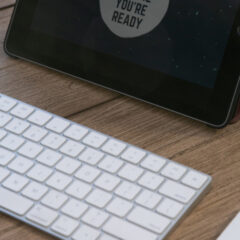 ワイヤレスキーボードの接続方式:BluetoothとUSBレシーバーの違い