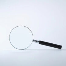 LEDライト付きルーペのメリットと活用シーンとは