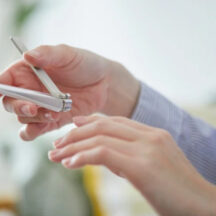 電動爪切りの電池式と充電式の違いと選び方