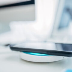 ワイヤレス充電器の充電速度を向上させるコツと注意点