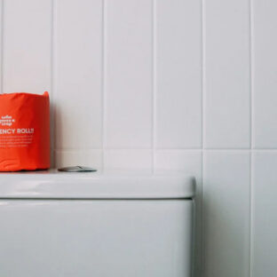 非常用トイレの備蓄量はどれくらい必要?家族構成別の計算方法と目安を解説