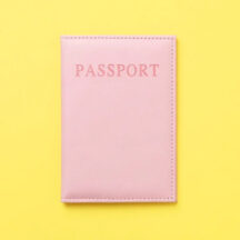 海外旅行で役立つ！パスポートケースの活用法