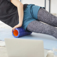 振動フォームローラーを使った全身マッサージの手順